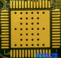 這是最不好的通孔設(shè)計，貫穿通孔直接擺放于QFN的接地散熱墊上，制造上無法確保其錫量，也就無法確保焊接良好。