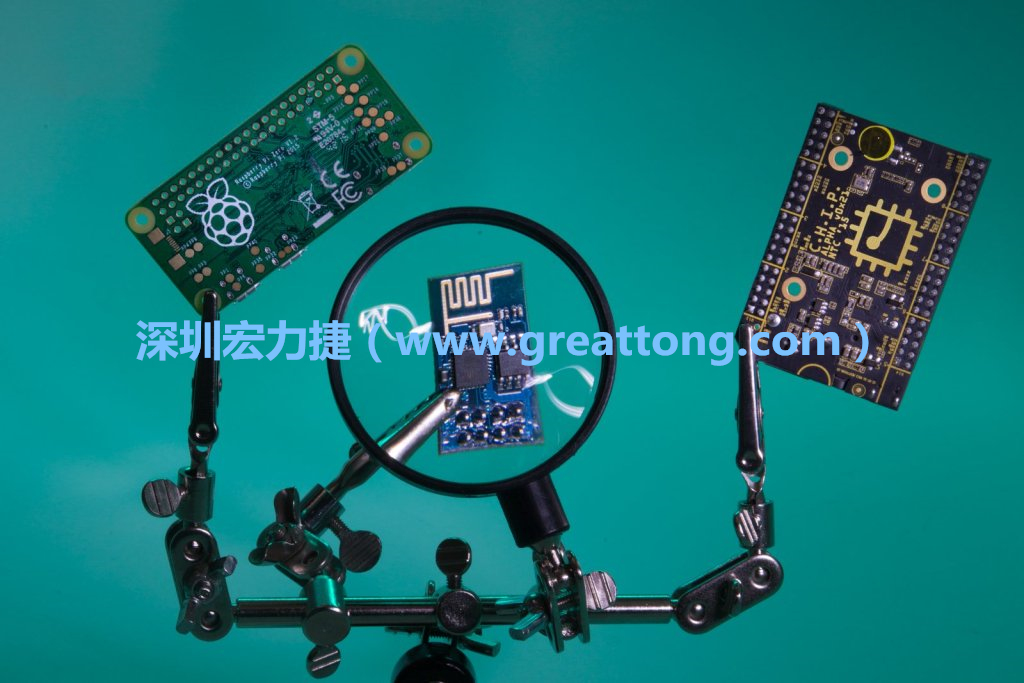 A Raspberry Pi Zero、ESP8266和CHIP。