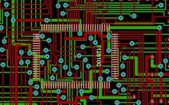圖1：兩種PCB模型的部分電路。頂圖：傳統(tǒng)設(shè)計(jì)版本。