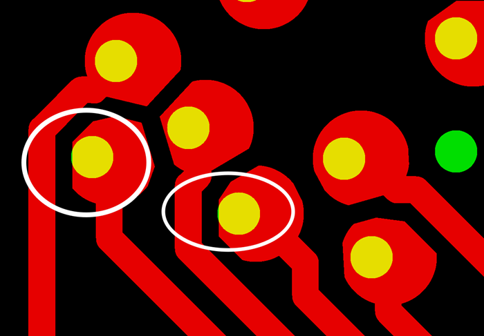 PCB生產(chǎn)會產(chǎn)生同一方向性的小小量偏移，焊盤被削的方向無規(guī)則，最惡劣的情況還會出現(xiàn)個別孔破焊環(huán)