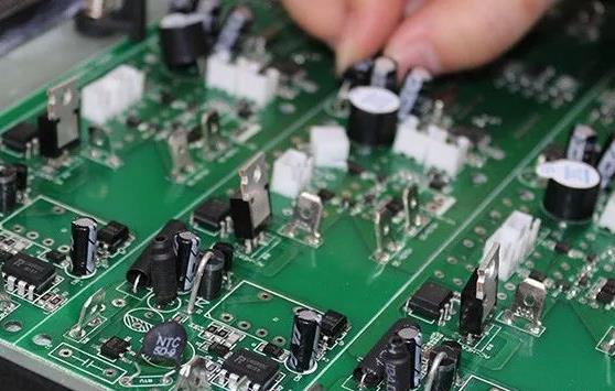 PCBA加工貼片元器件與插件元器件的區(qū)別在哪？